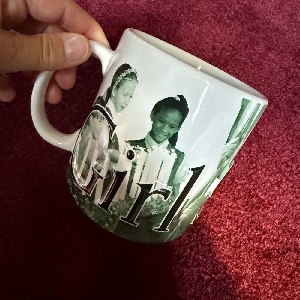 GIRL SCOUTS OF THE USA~2006 LARGE MUG~RAISED PICTURES~GREEN & BLACK ON WHITE